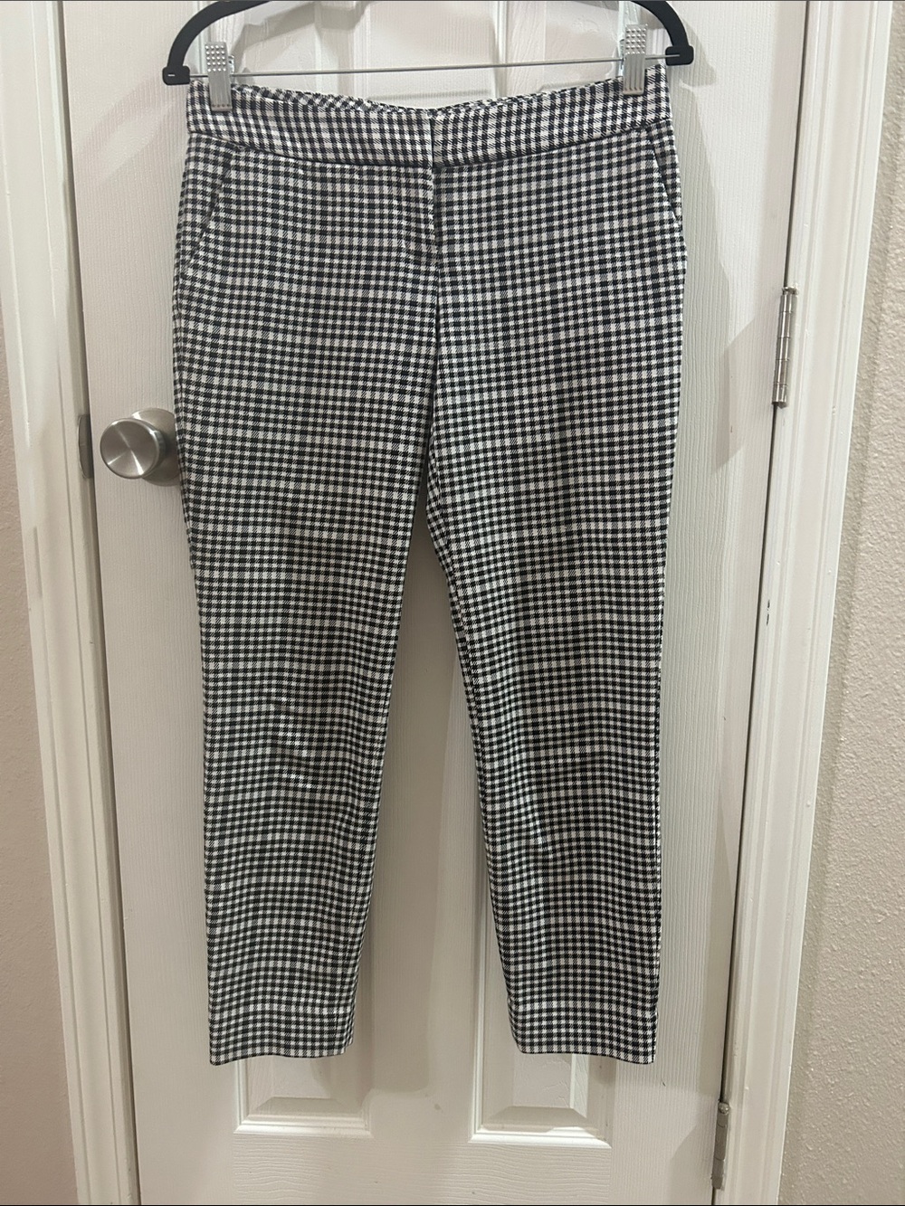 Express size 2R Black & White Gingham Columnist ankle pants